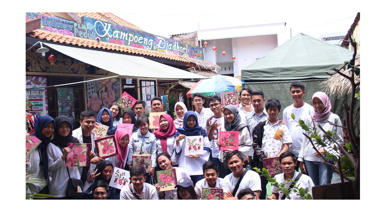 D3 - Foto Bersama Peserta SUMMIT 2018 di Kampung Batik 